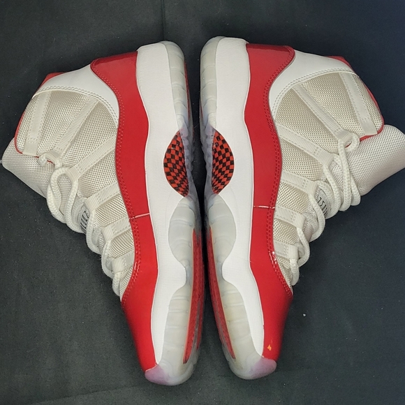 Jordan 11 - Cherry - Size 7y / 8.5w - Picture 2 of 6
